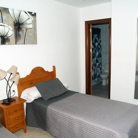 מארבלה Hostal Gonzalez מראה חיצוני תמונה
