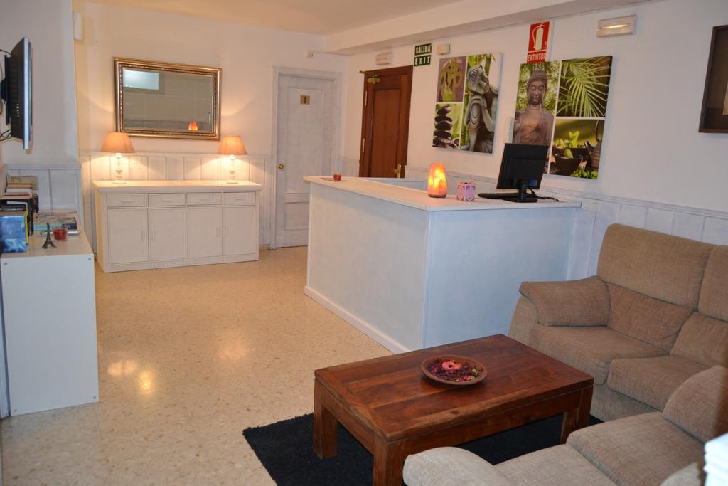 מארבלה Hostal Gonzalez מראה חיצוני תמונה