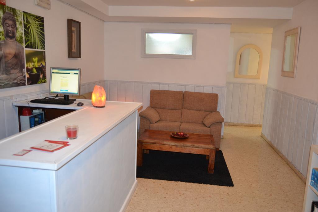מארבלה Hostal Gonzalez מראה חיצוני תמונה
