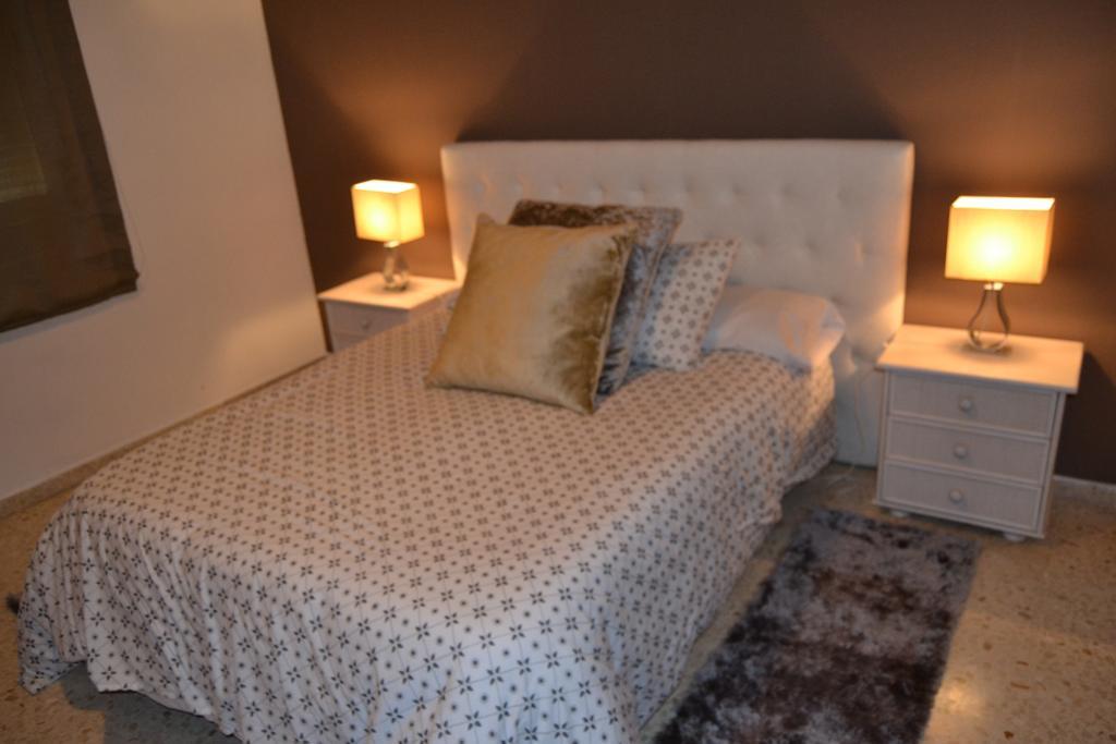 מארבלה Hostal Gonzalez מראה חיצוני תמונה