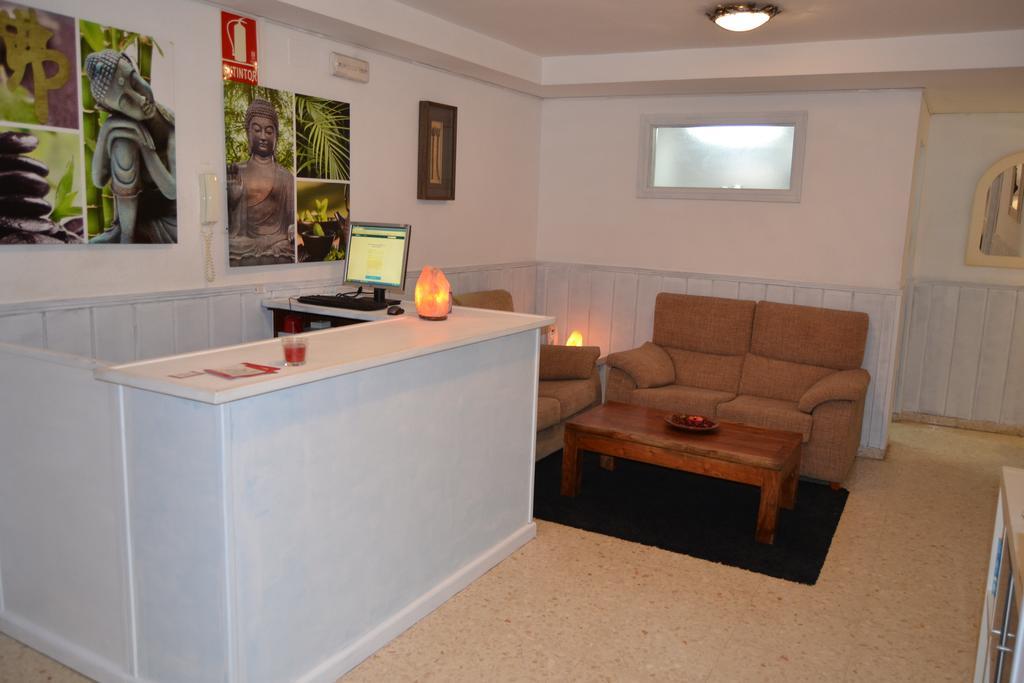 מארבלה Hostal Gonzalez מראה חיצוני תמונה