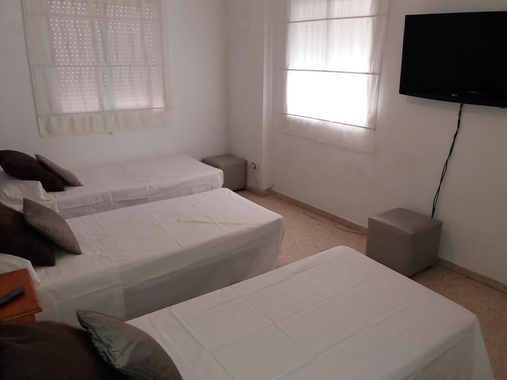 מארבלה Hostal Gonzalez מראה חיצוני תמונה