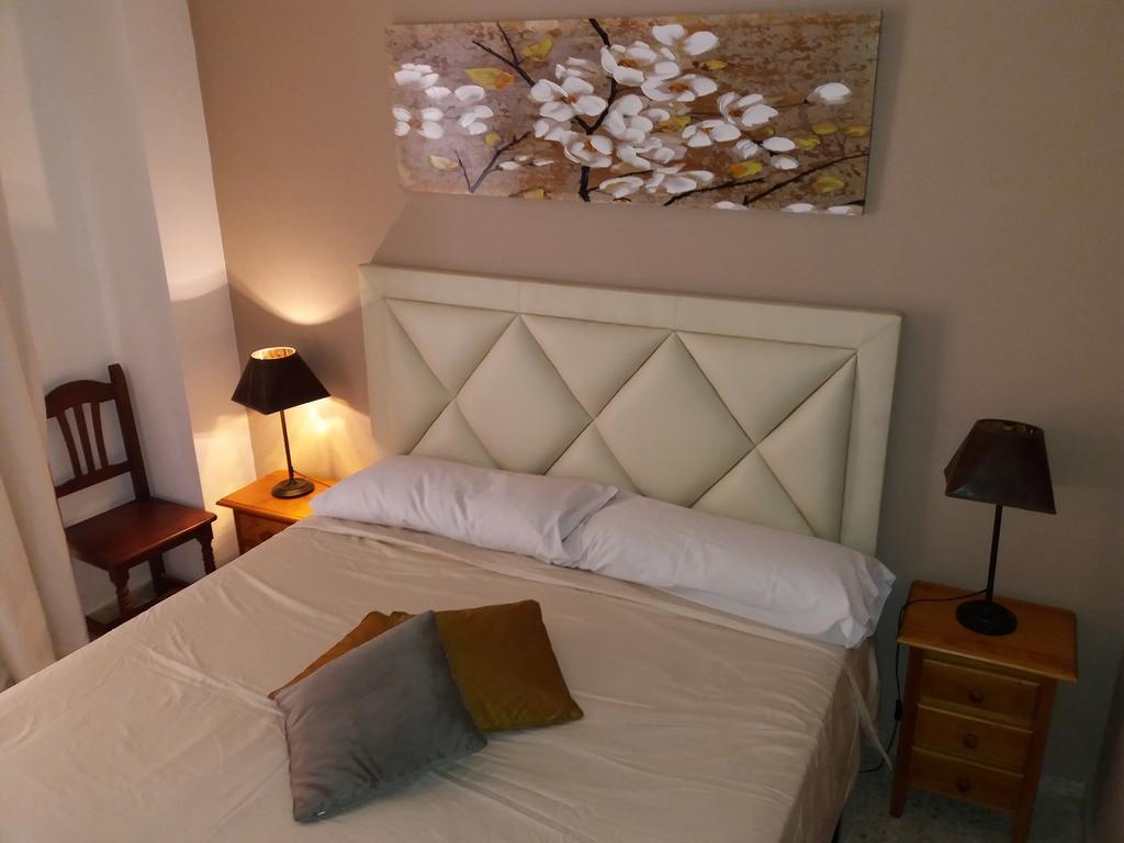 מארבלה Hostal Gonzalez מראה חיצוני תמונה