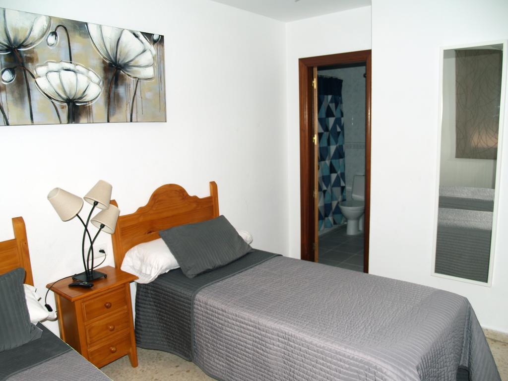 מארבלה Hostal Gonzalez מראה חיצוני תמונה