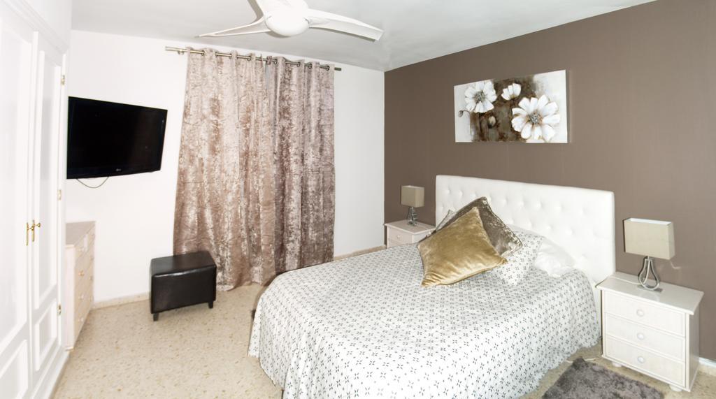 מארבלה Hostal Gonzalez מראה חיצוני תמונה